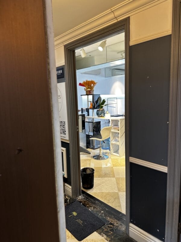t pilates central hong kong door entrance